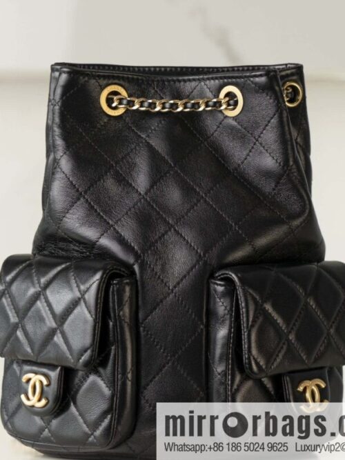 wsxc1735167427200_0-800x800qk4nb45btul126367_20250702194018.jpg 𝐂𝐡𝐚𝐧𝐞𝐥 𝟐𝟓𝐜 early spring vacation series, backpack, black gold 🖤 AS5310